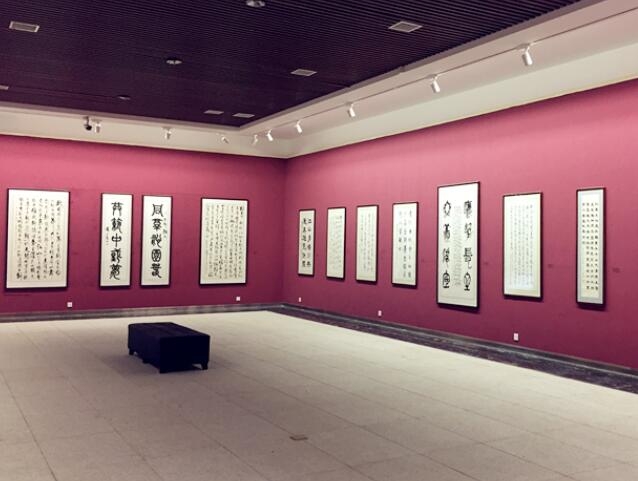 “豪利777杯”职工书画摄影展在崔振宽美术馆发展